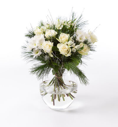 Rosebukett i hvitt med sølvgrener Rosebukett i hvitt med sølvgrener